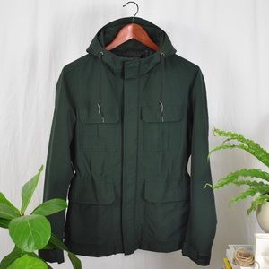 UNIQLO’s Men lightweight Block-tech coat